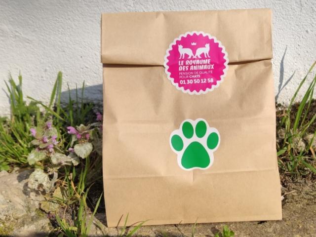 Un doggy bag pour chat  au moment du départ de votre chat ?  Le Royaume propose 